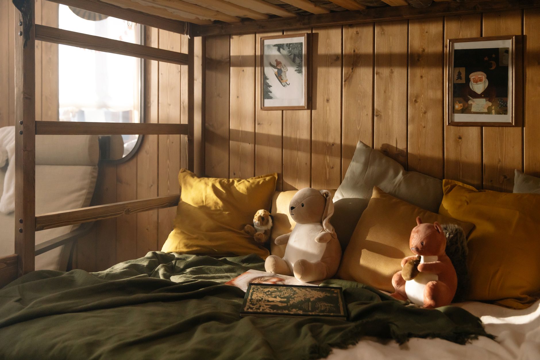 Lit cabane au sol : montage, sécurité et bon sens